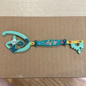 Disney Alice in Wonderland Mad Hatter Collectible Key